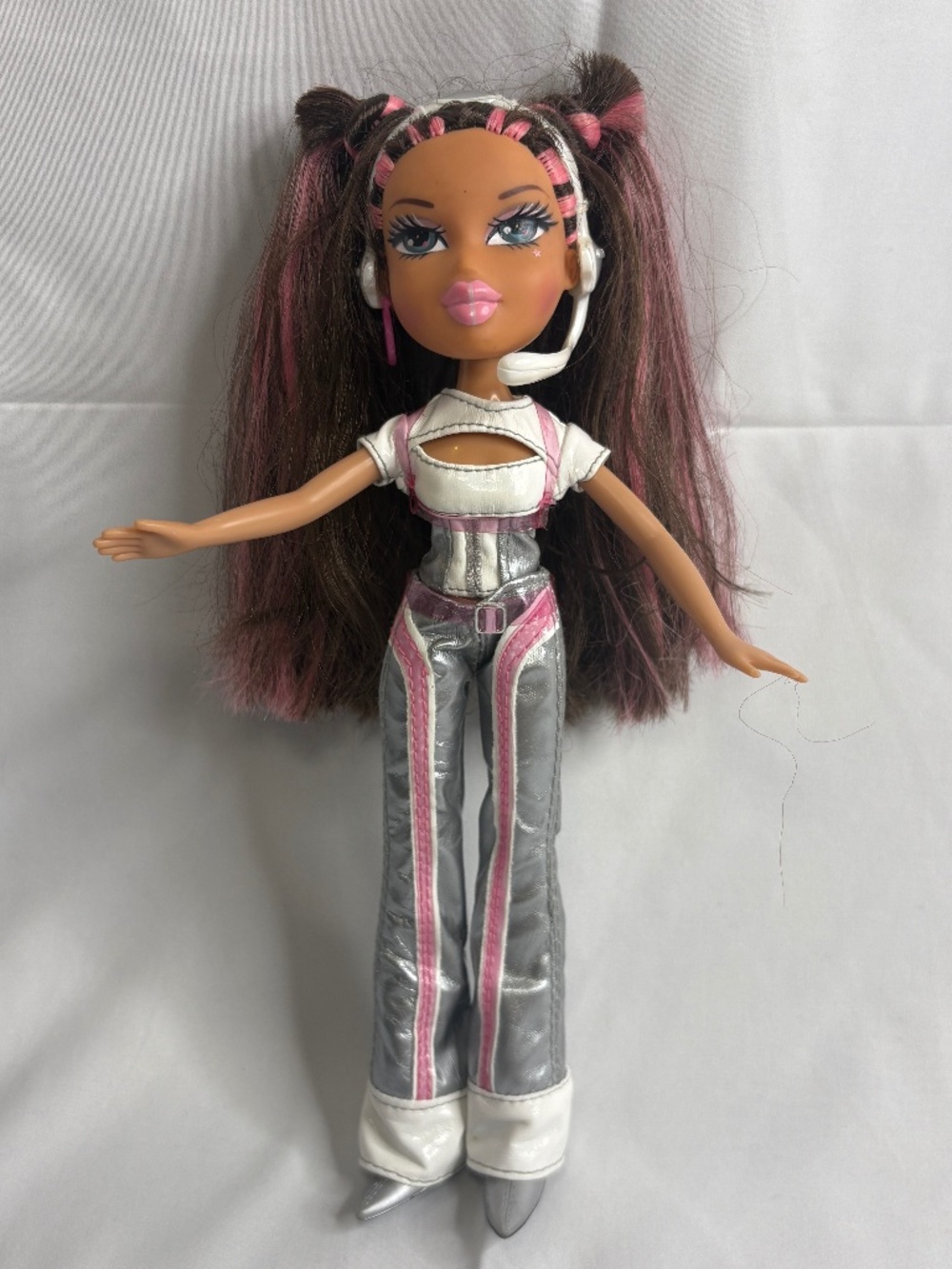 2005 MGA Bratz Doll Live In Concert Space Angelz Yasmin Fashion Doll